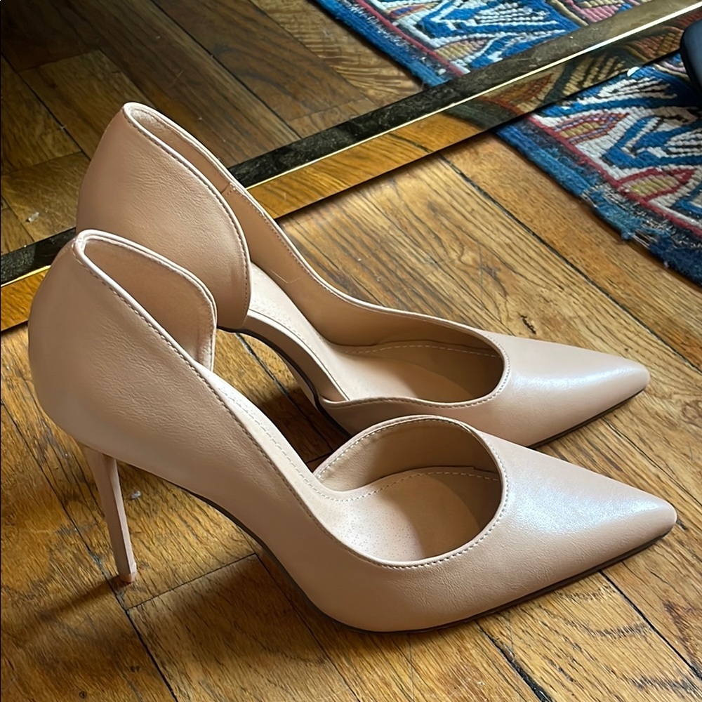 NWOT Truffle Collection stiletto heels in beige
